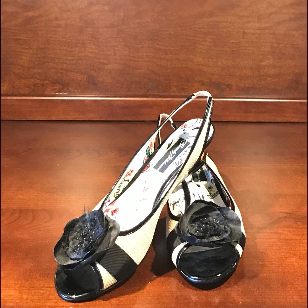 Beverly Feldman Open Toe Black Tan Sling Back Pump FLORAL WEDGE  RARE 10M